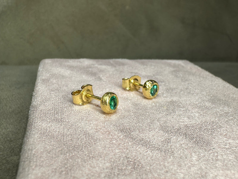 Emerald Bezel Round Studs 18 Ct Gold (Pair)