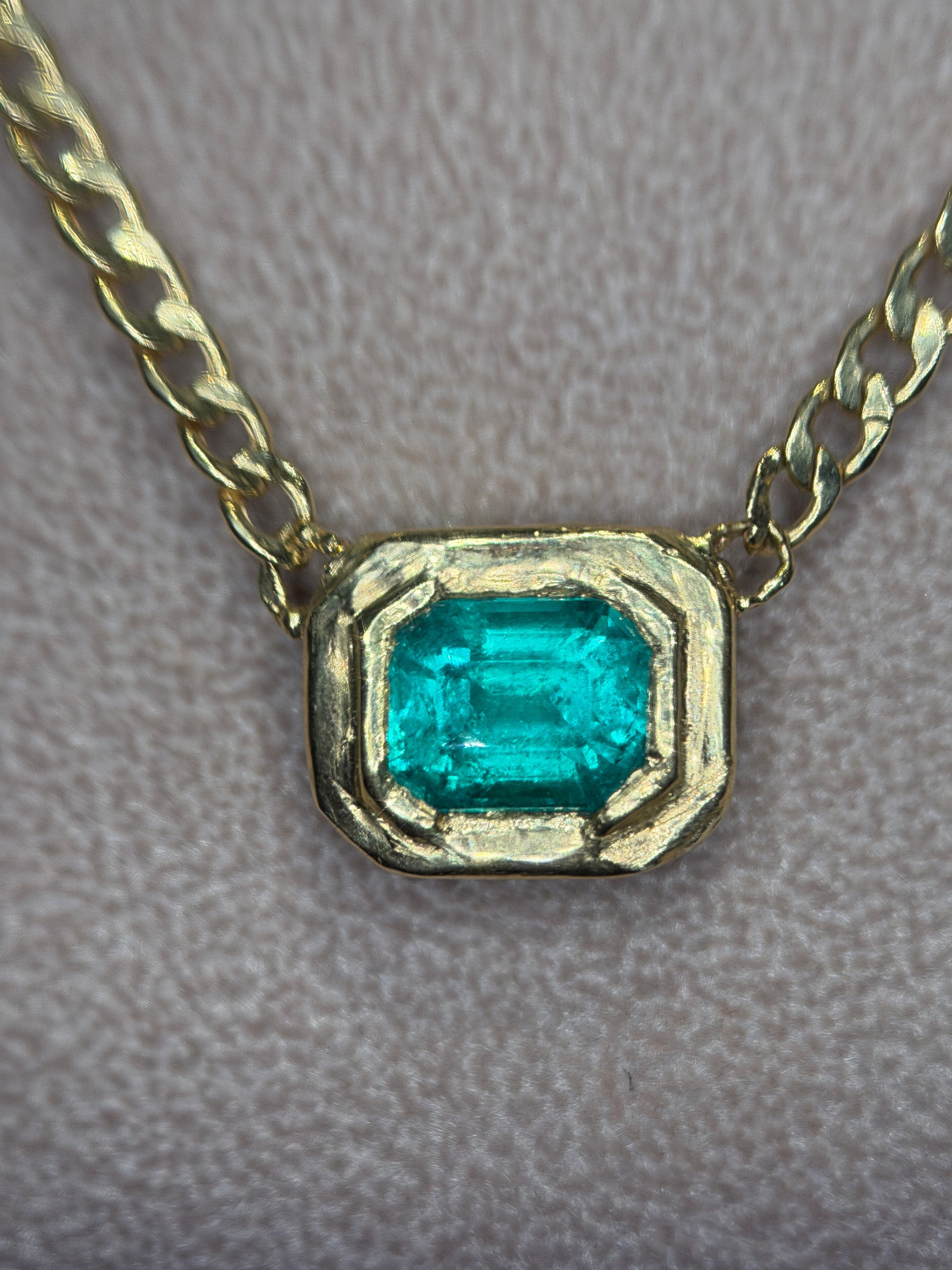 GIA Certified 2.9 Cts Colombian Emerald Half Bezel Set- Cuban Links Chain necklace & choker in 18 Ct Gold