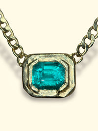 GIA Certified 2.9 Cts Colombian Emerald Half Bezel Set- Cuban Links Chain necklace & choker in 18 Ct Gold