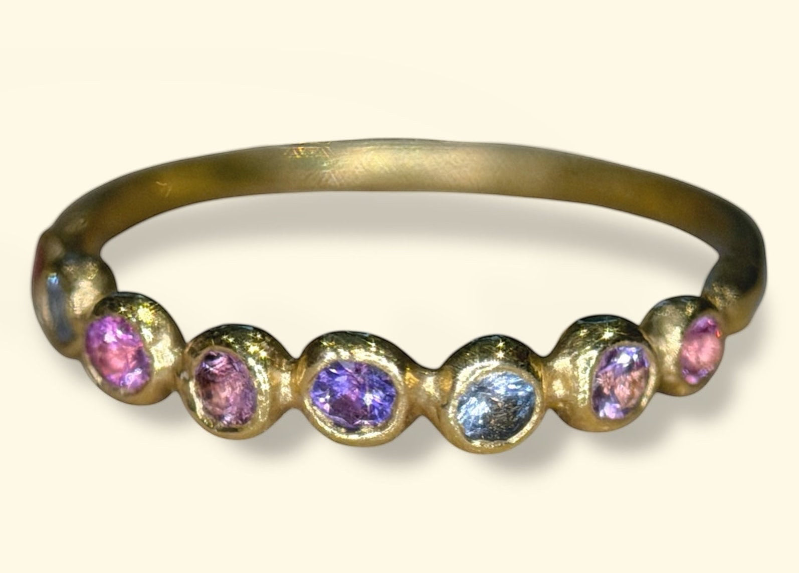 Purple Pastel Pink Purple Sapphires Bubble Band 18 Ct Yellow Gold