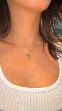 2.24 Cts Emerald Cushion Cut 18 Ct Gold (Unisex)