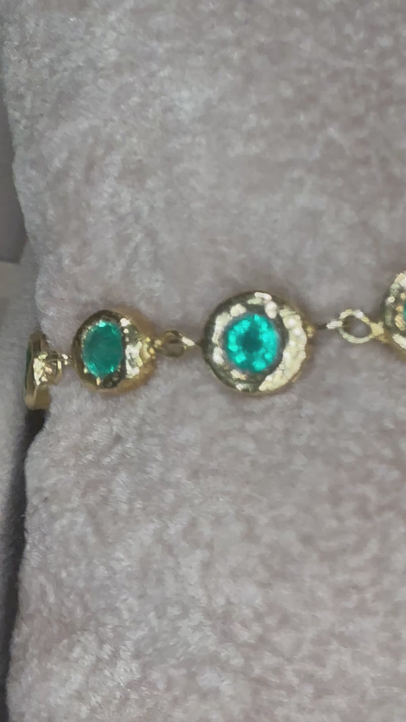 Emerald Bezel Pebbles Tennis Bracelet 18 Ct Gold