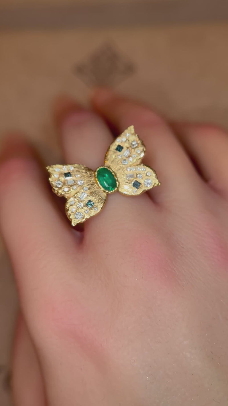 Emerald Butterfly Ring with White and Blue Diamonds 18 Ct Gold